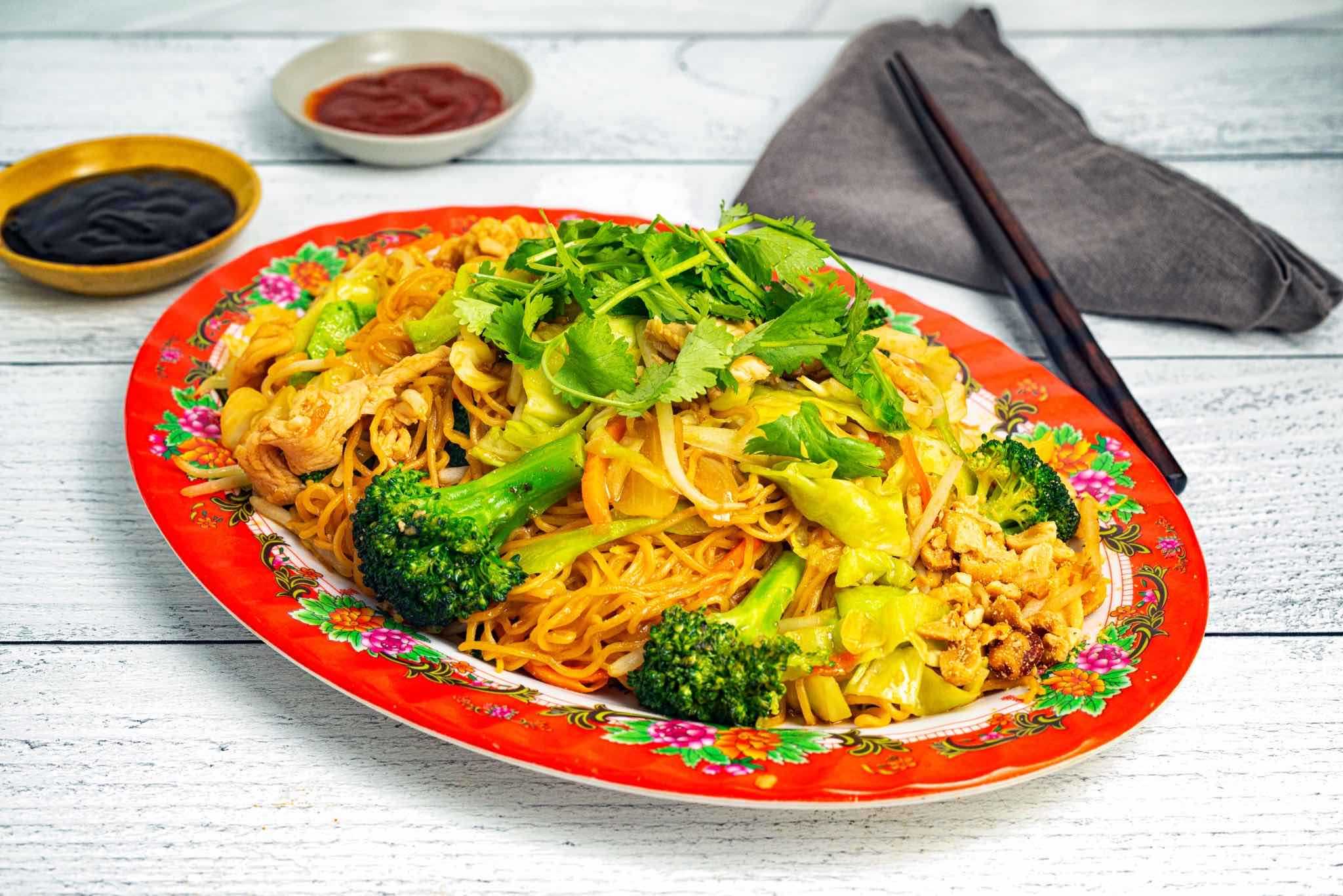 Chowmein with vegetables & chicken